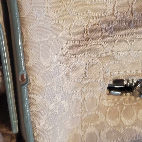 COACH WHITE SIGNATURE FLORAL BEE DUFFLE CROSSBODY - Picture 17 of 17